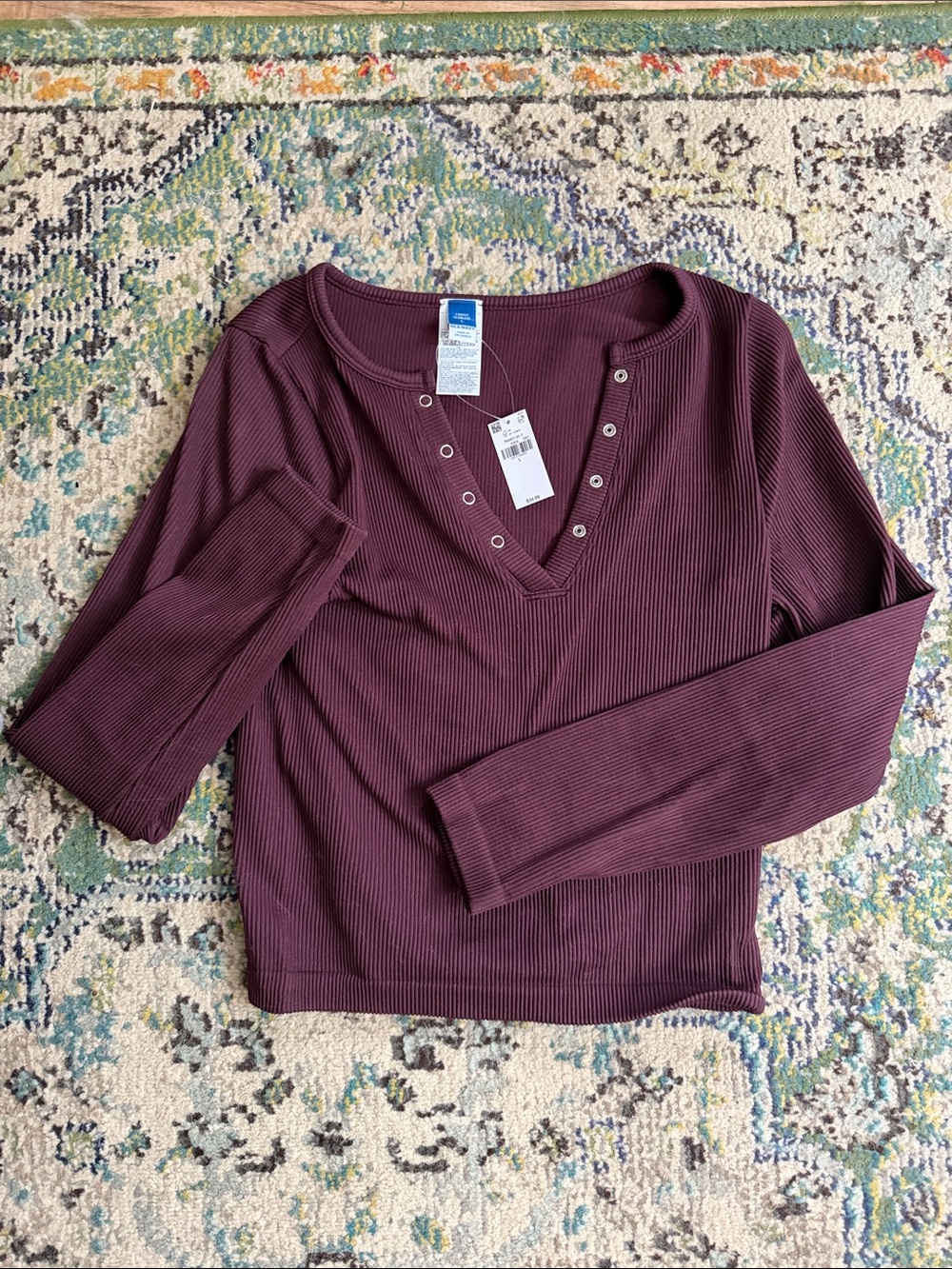 Old Navy Women's Ribbed V-Neck Top in Plum